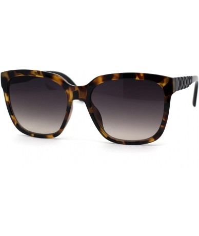 Rectangular Womens Boyfriend Style Rectangular Horn Rim Fashion Sunglasses - Brown Tortoise Smoke - CR192AKEKAL $18.63